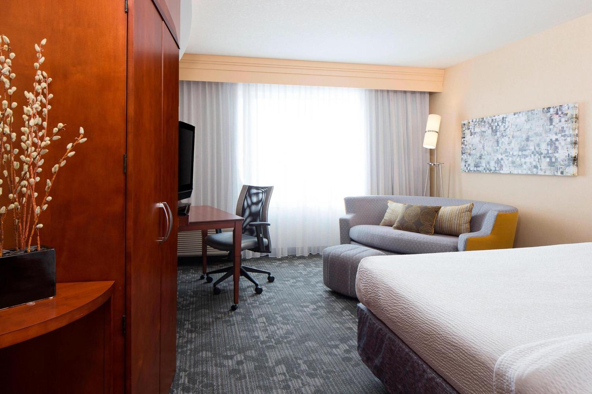 Courtyard Des Moines Ankeny Hotel Buitenkant foto